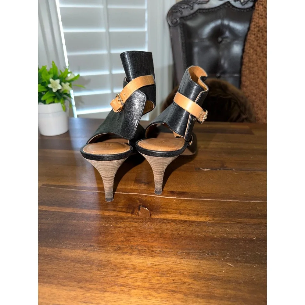 Coach New York Black Leather Peep Toe Shooties Kitten‎ Heel Buckle Sandals 10B